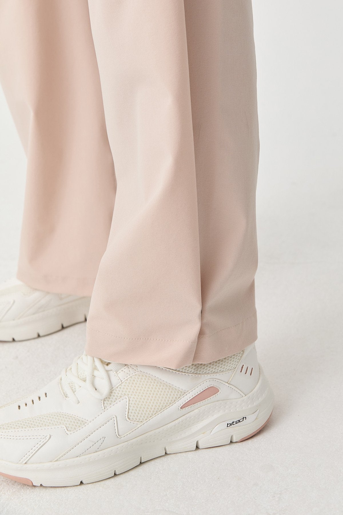 Women's Thın Lycra Woven Lıghtweıght Trousers